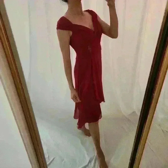 NWOT MAGGIE LONDON Silk Scarlet Red Formal Dress Knee Length Romantic Neckline - Picture 4 of 9